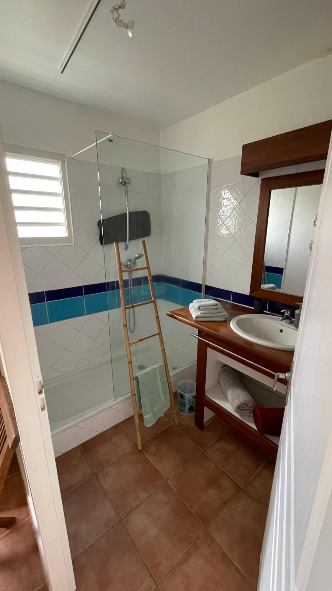 Cauris Lodge Du Marisol Vue Mer Acces Direct Plage Avec Citerne D Eau Ле-Гозье Экстерьер фото